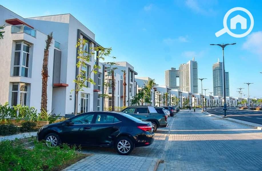 8 525717985_1834145870851248_6269045896177475638_n. jpg