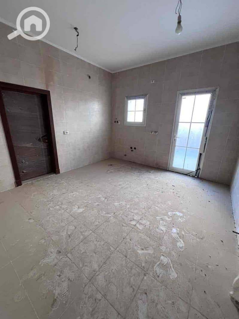 8 6f85e8bf-ddff-4c15-9b94-be70304f2f8b. jpg