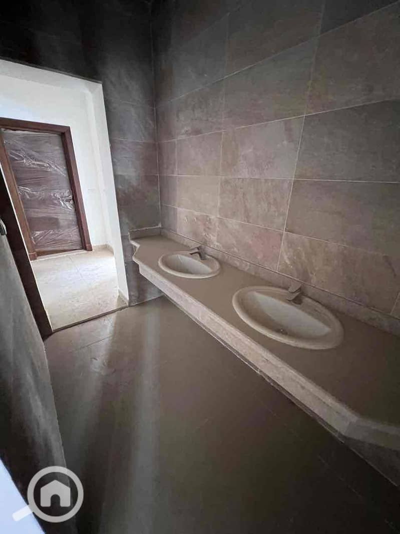 9 86c045de-80f4-4699-83ae-3a6a3d087be0. jpg