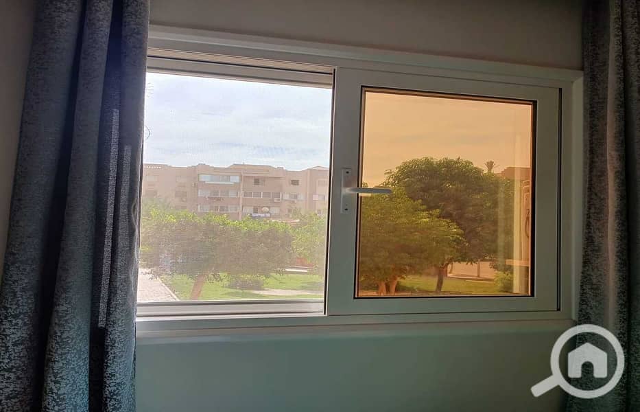 4 5b1c0f03-14c9-4215-8732-be94d902bfd5. jpg