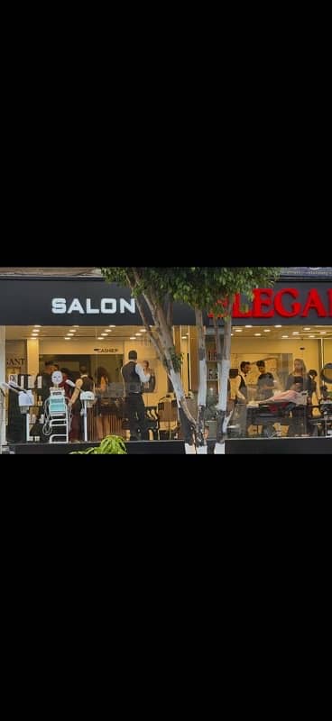 Retail for Rent in Sheraton, Cairo - فرصة استثمارية جاهزة صالون رجالي فاخر بالشيراتون