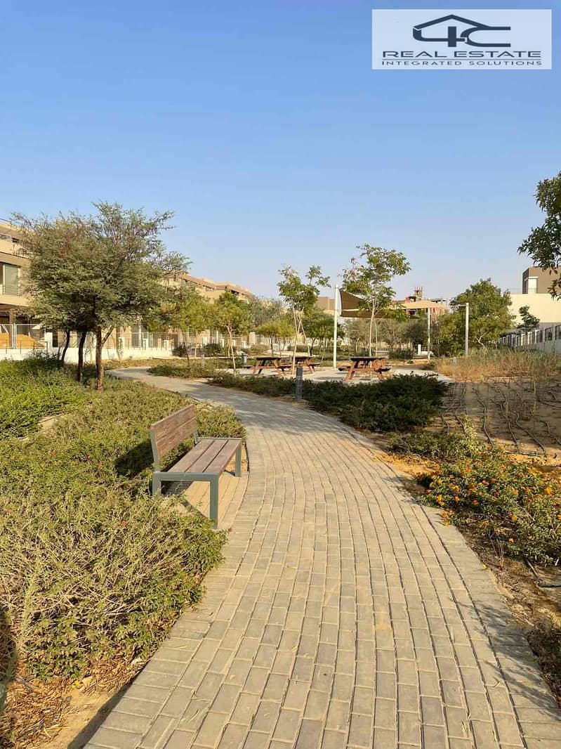 4 a194b766-1f3d-488e-829f-d38a3119f4cd. jpg