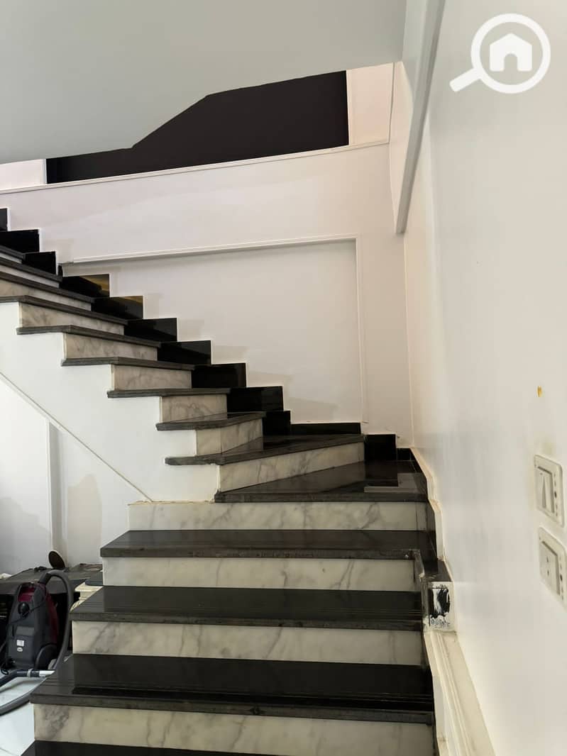 8 ae0f528d-6f39-44b5-b846-26d1b883656f. jpg