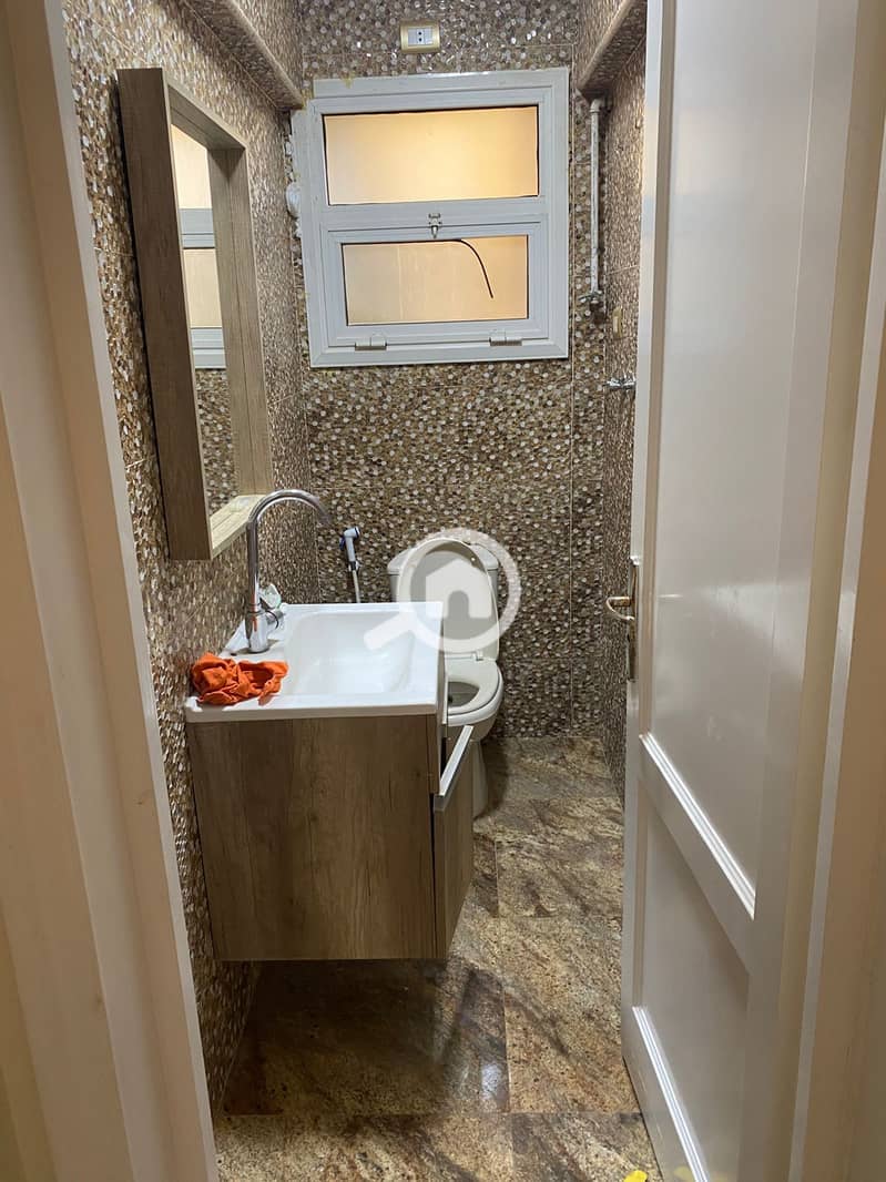 9 15bd46c6-e59e-46d7-89b0-13e60a0f508b. jpg