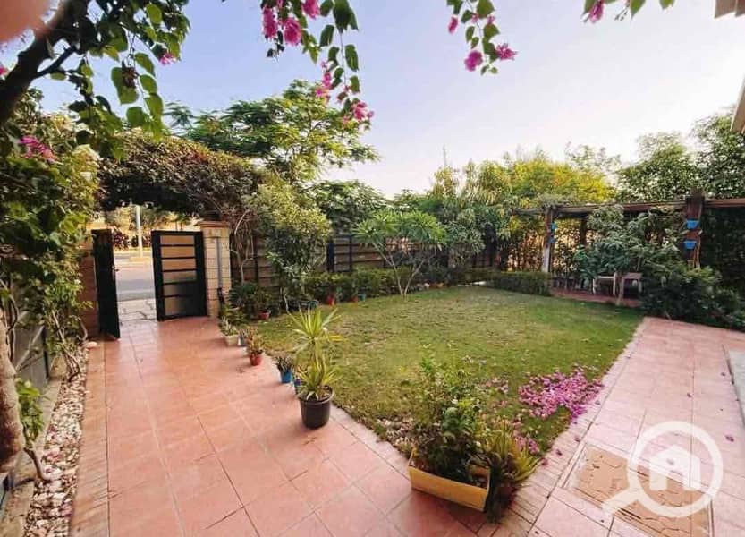 8 040243fd-7753-4bac-a2e9-39c204b80a7f. jpg