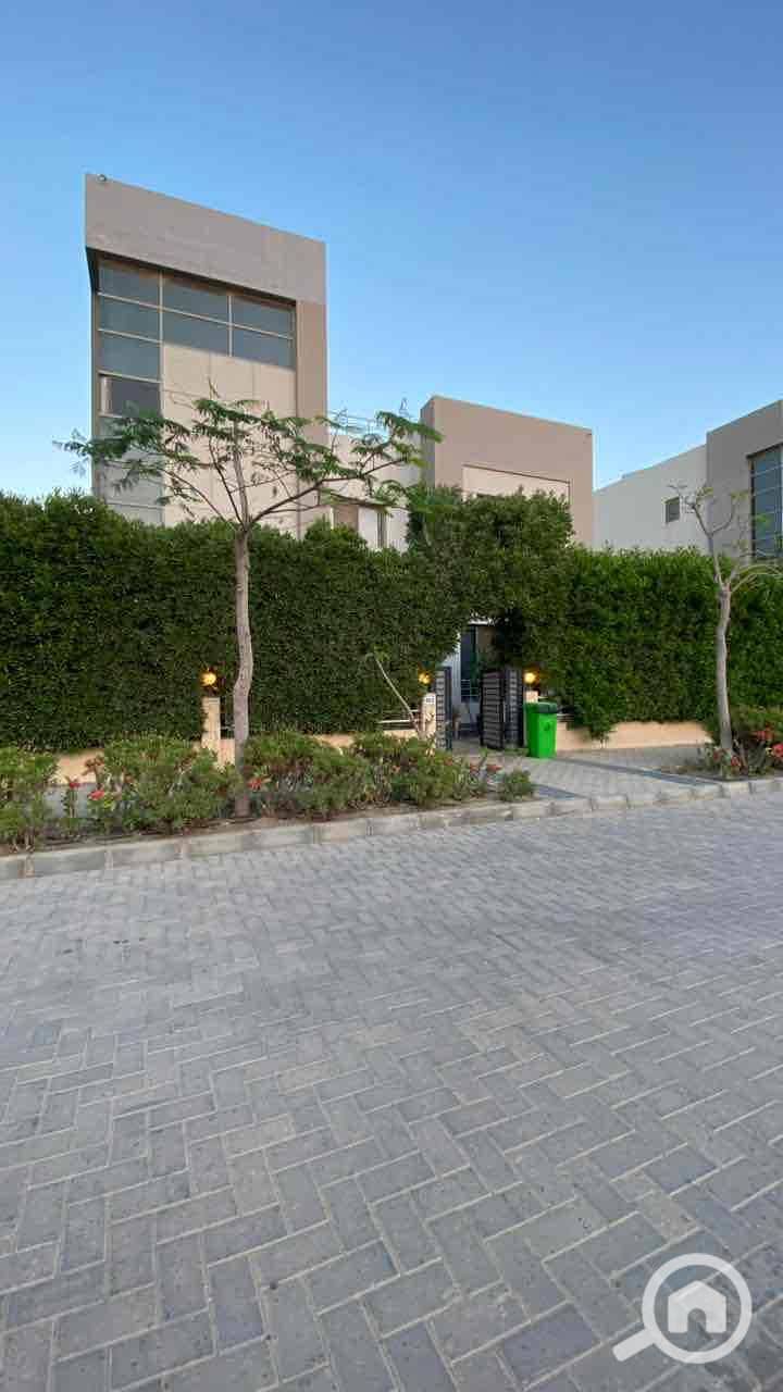 3 a97304d9-bb09-418e-8404-61d77a5c00a5. jpg