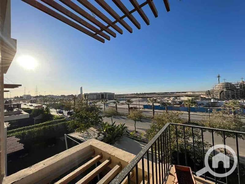 12 8473dccc-d2d4-4a97-b848-ce29e4cde309. jpg