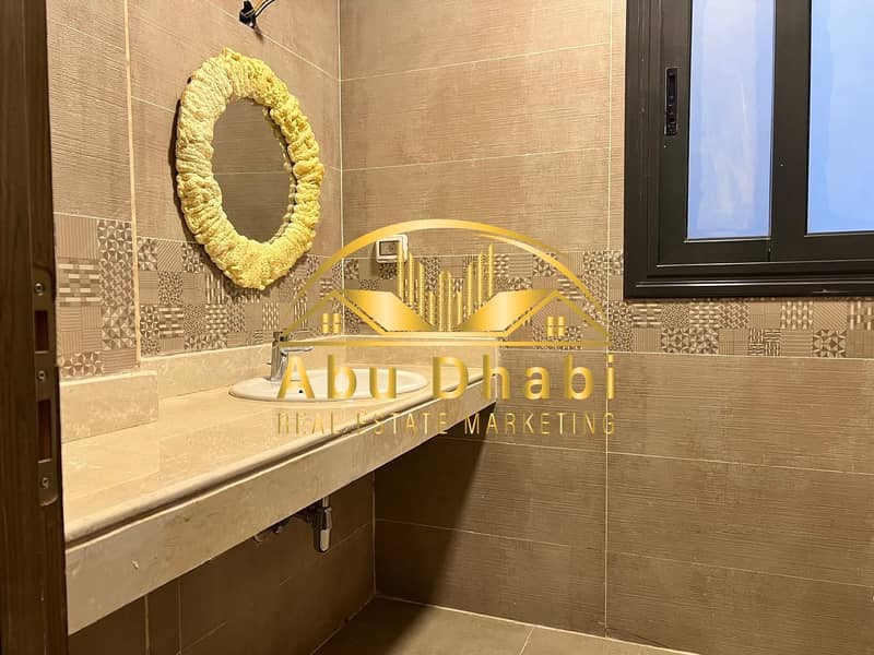 5 9251a2aa-7782-474d-ab5c-cc121a60589d. jpg