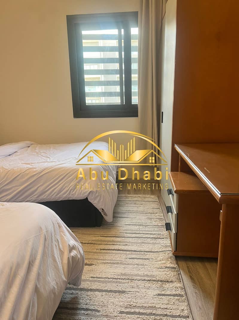 12 5df25645-4119-4b93-822a-fc3ddc5660b9. jpg