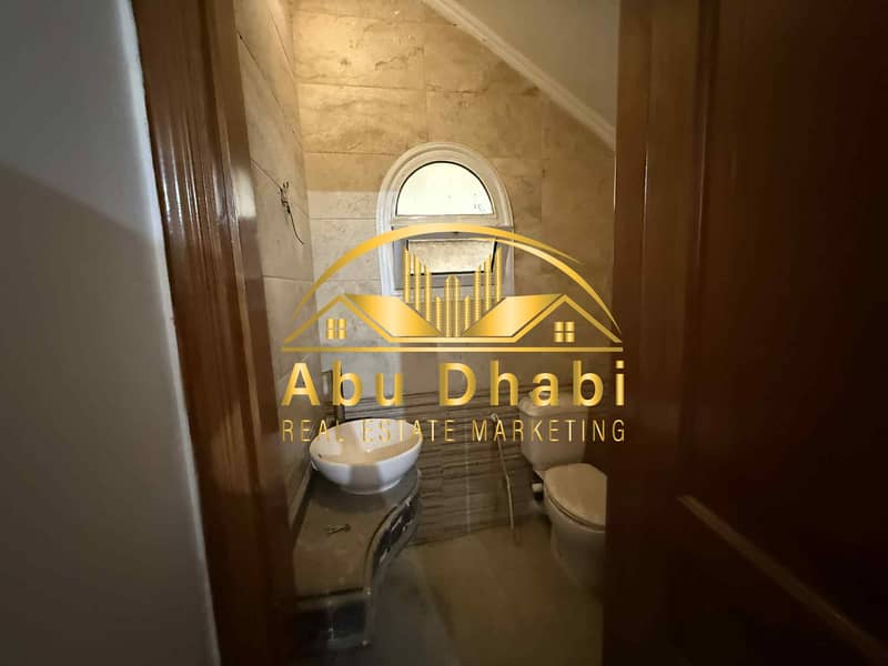 10 35e03dfa-0e4c-4f0a-b953-386dee67cef3. jpg