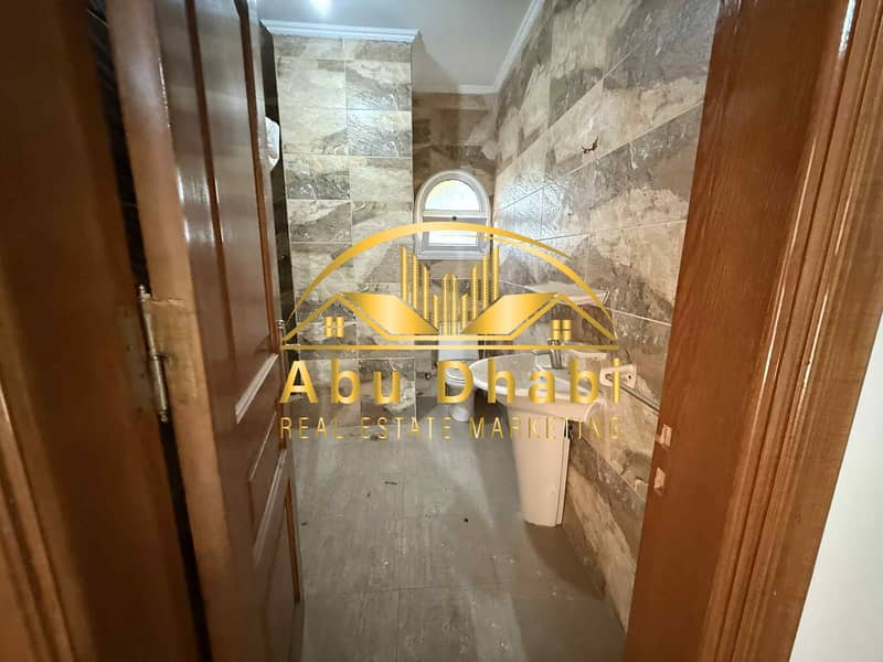 11 c03579c5-2963-43eb-8c59-6d801c2cfad9. jpg