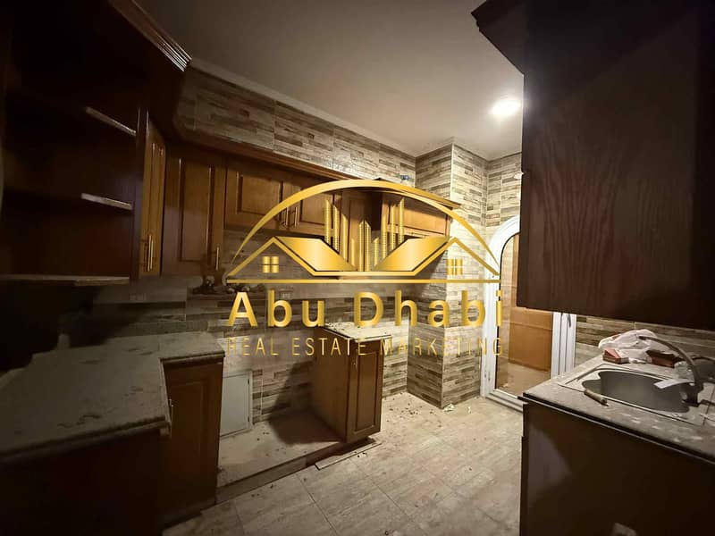 12 f69426d3-262f-4292-8925-b35615c23ffa. jpg