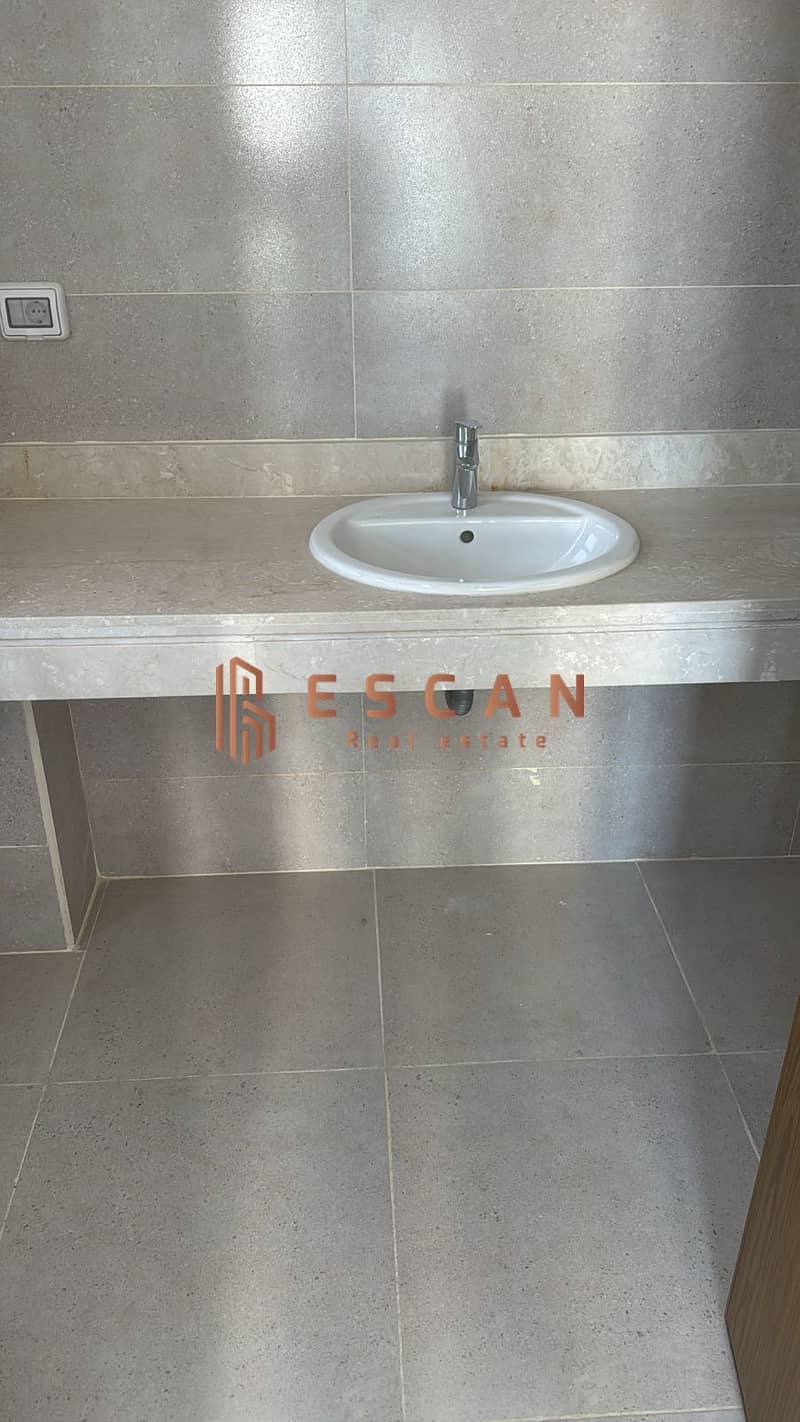 6 U445570 (30). jpeg