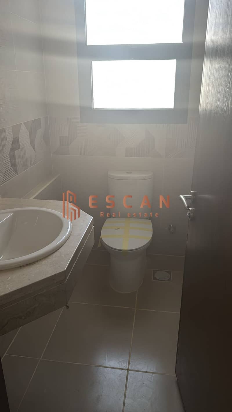 8 U445570 (25). jpeg