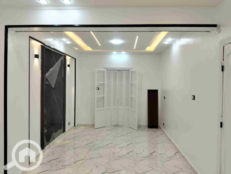 1000448832. jpg 1000448832. jpg