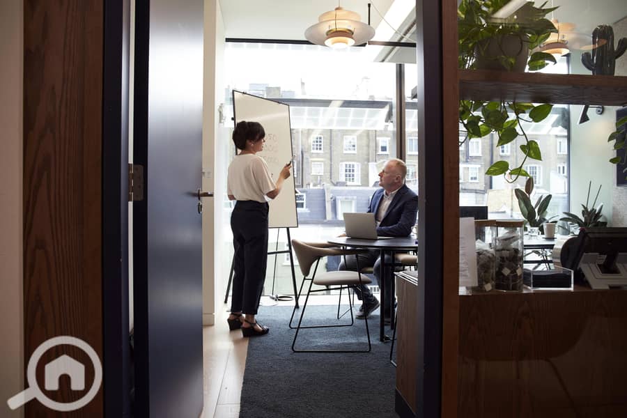 4 pexels-thecoachspace-2977547. jpg