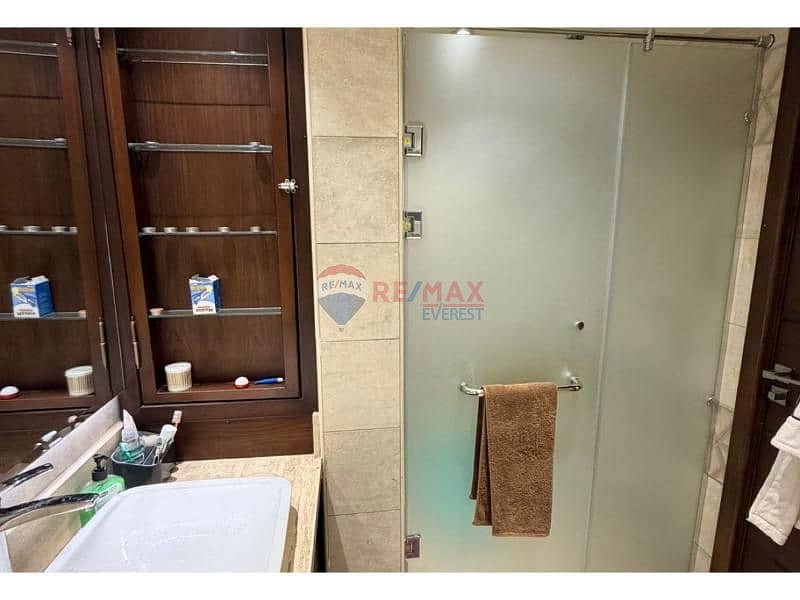 10 85594220-31de-4d3c-a30d-8e50cc79538c. jpg