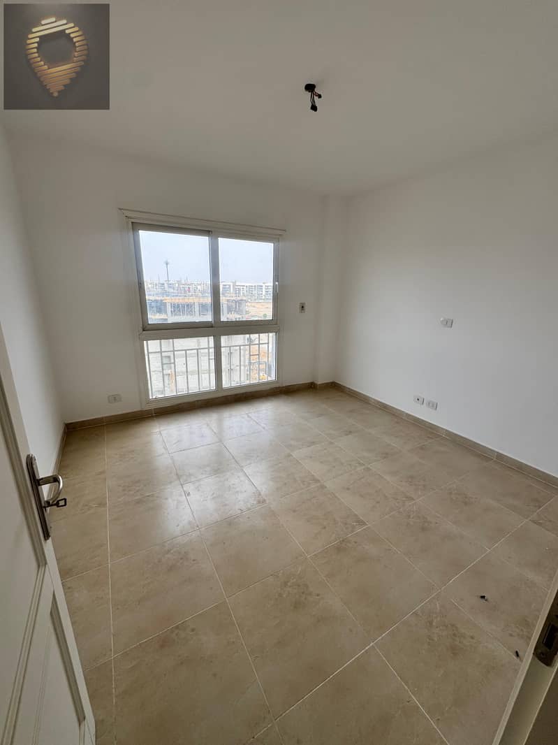 5 WhatsApp Image 2025-11-15 at 00.33. 13_6b6cc8d8. jpg