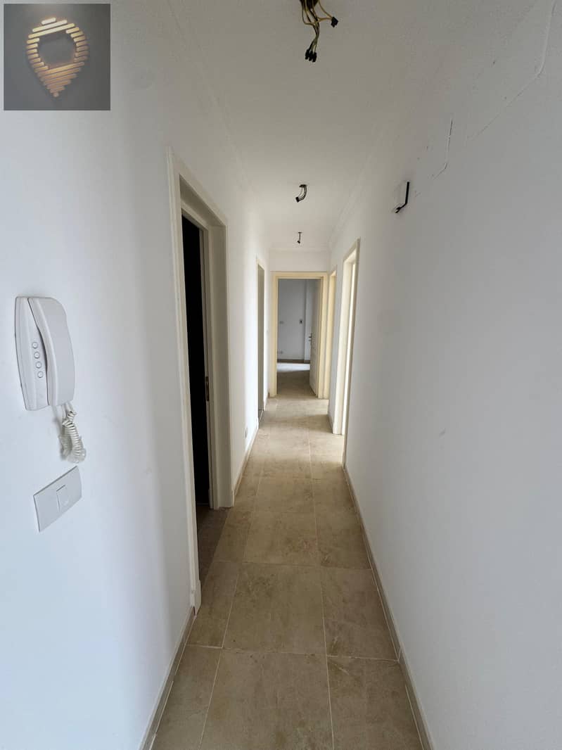 10 WhatsApp Image 2025-11-15 at 00.33. 13_ace6fb82. jpg