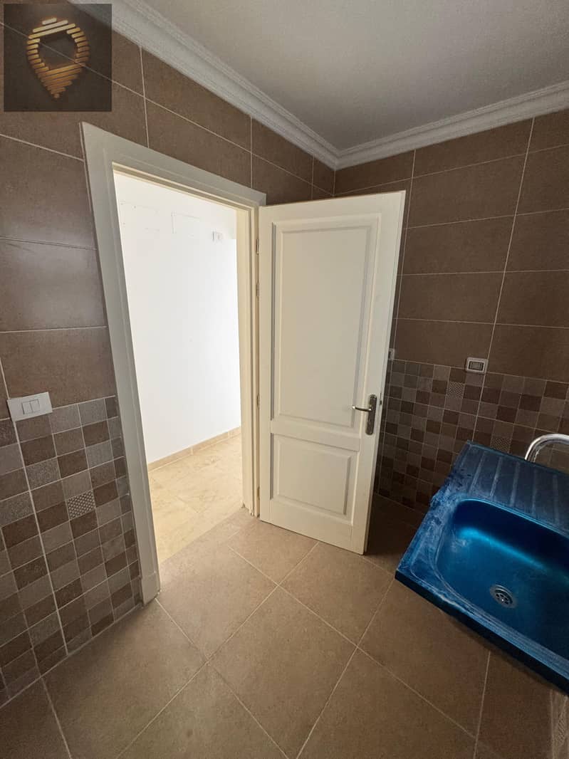 12 WhatsApp Image 2025-11-15 at 00.33. 13_3cbd3ede. jpg