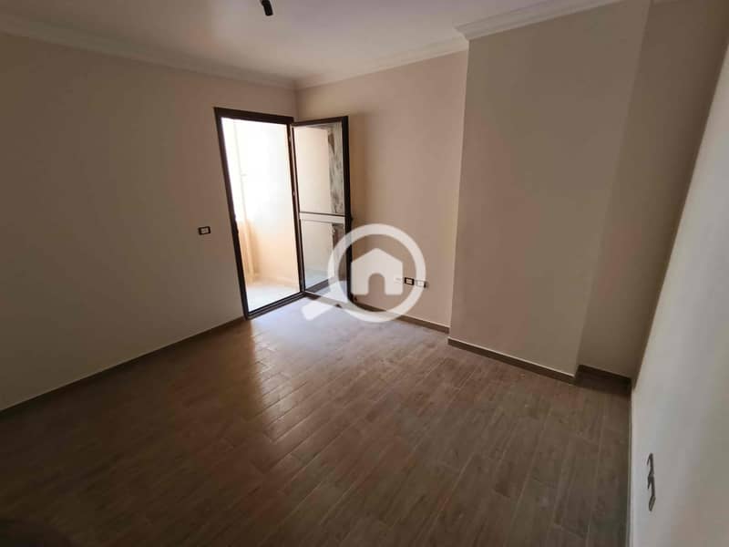 12 560e324d-0677-4f32-ace9-ee9c8f07dd49. jpg