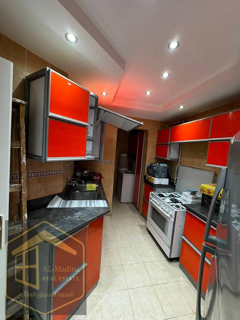 10 cf3b722e-2451-47e8-bdbd-784b3cfbd5f6. jpeg