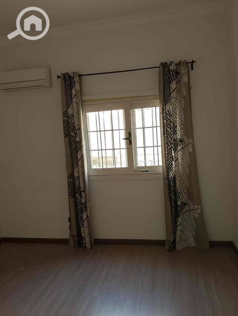 4 cbb7afe3-086d-495c-be99-4c0752a13dcd. jpg