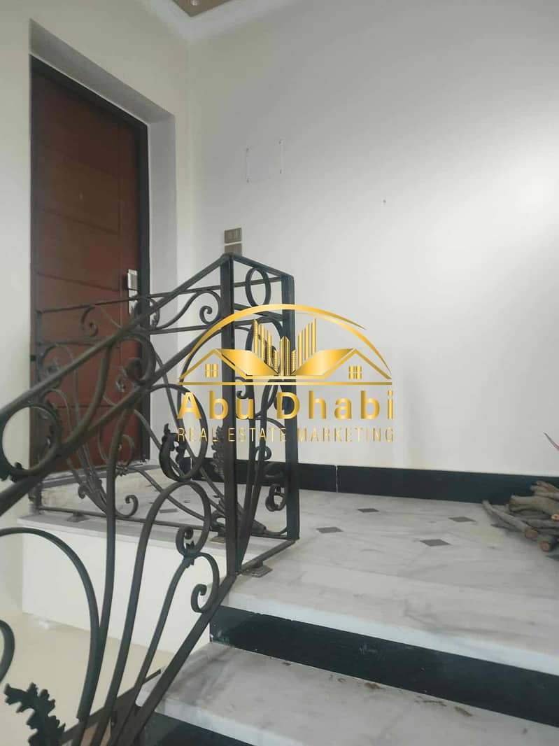 12 09201d1a-1428-4652-826a-00e3d643197c. jpg