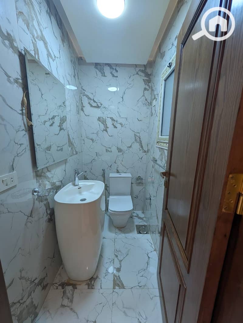 7 969a264a-77b7-4b7e-9c23-3e92c6a1f2c8. jpeg