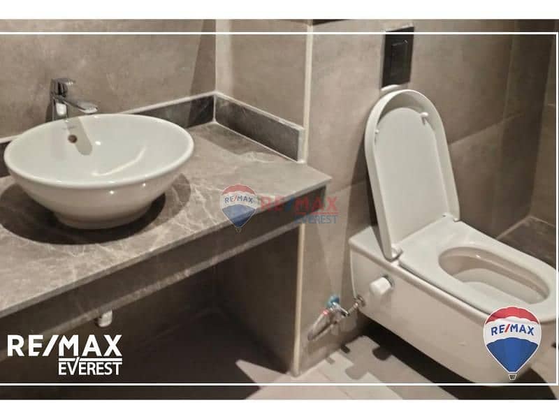 7 7369e79f-6d89-4bf6-ade3-6e71a43ff2f1. jpg