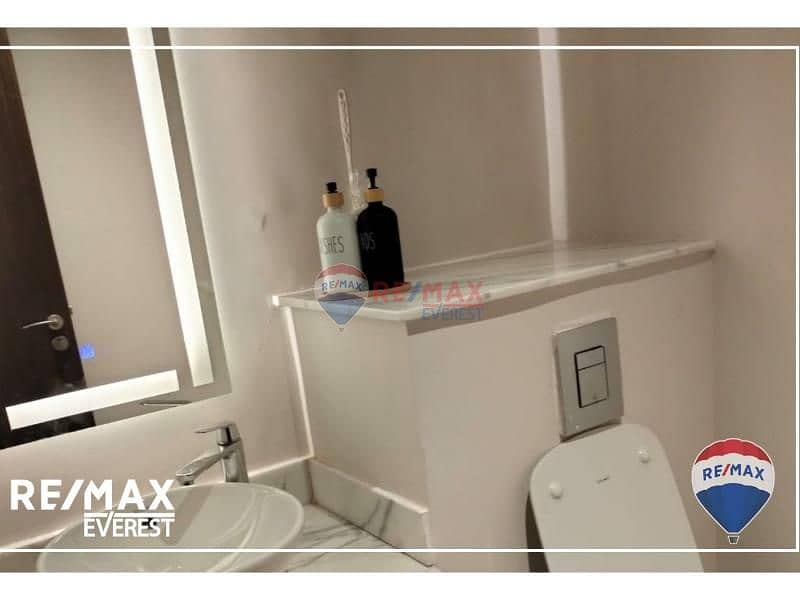 8 13e2b2a8-8589-4639-8db6-aa431654c83b. jpg