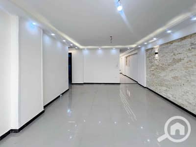 مکتب  للايجار في جليم، الإسكندرية - 6beb6024-ea74-4d4f-8371-a4cdcd988182. jpg