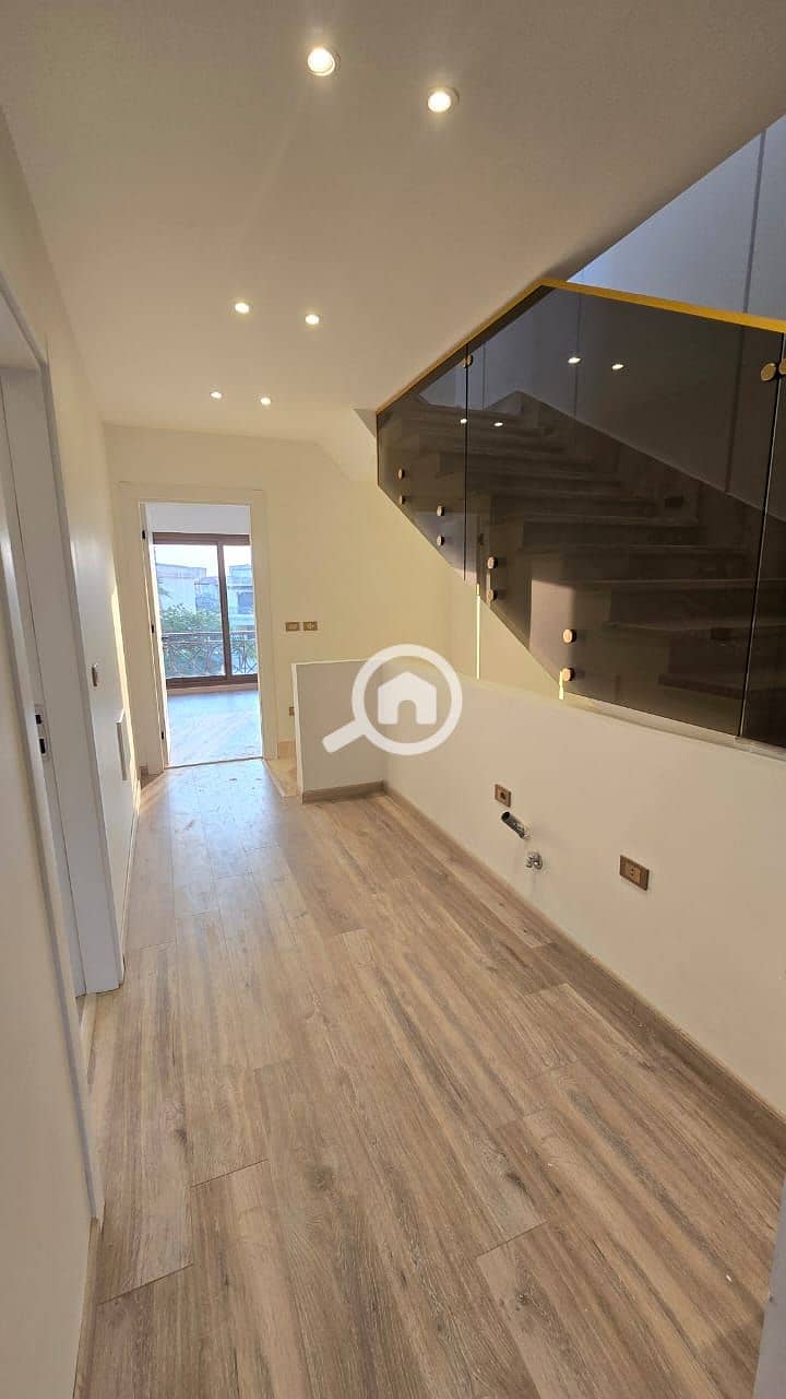 7 54b886c5-dadd-492e-b2b4-a9f2b2ffb764. jpeg