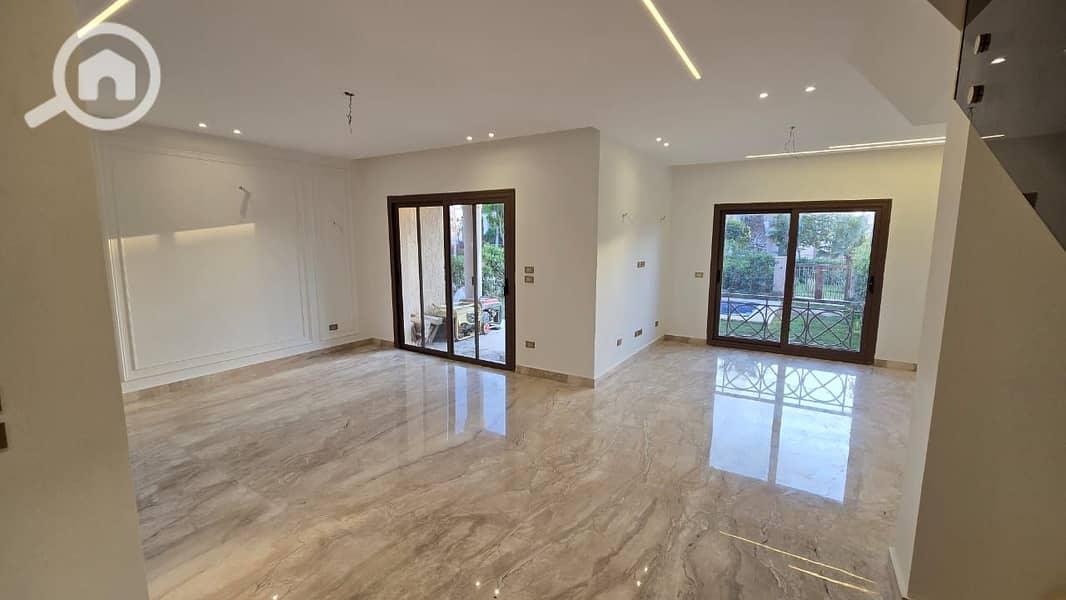 8 77bd6f1a-16c0-4d65-94b3-edd761f7c5b7. jpeg