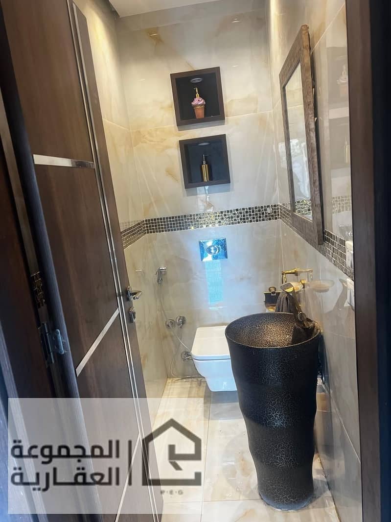 10 076b68f0-60a4-4cf6-9a9a-98adb1119092. jpg