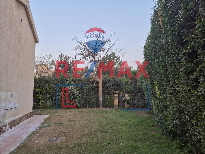 4 8e925a18-8ccc-4d7d-b351-40d568d9db42. jpg