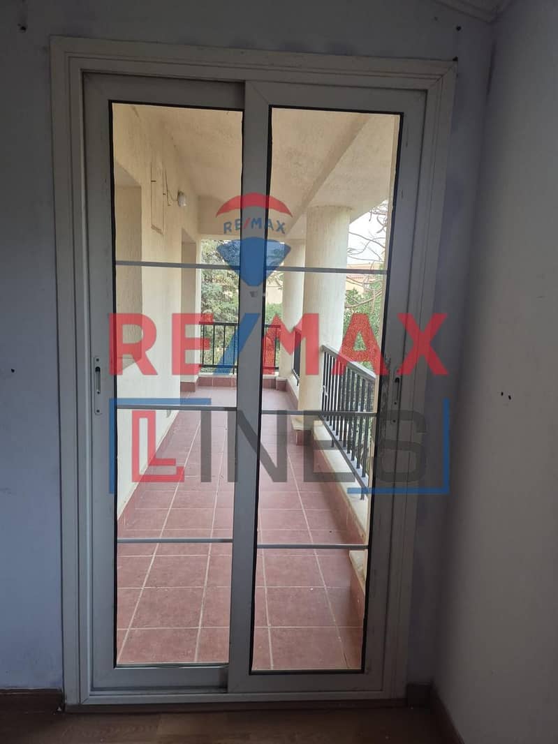 10 44a60e7c-6e7b-42e6-a1e5-4d5021f6d023. jpg