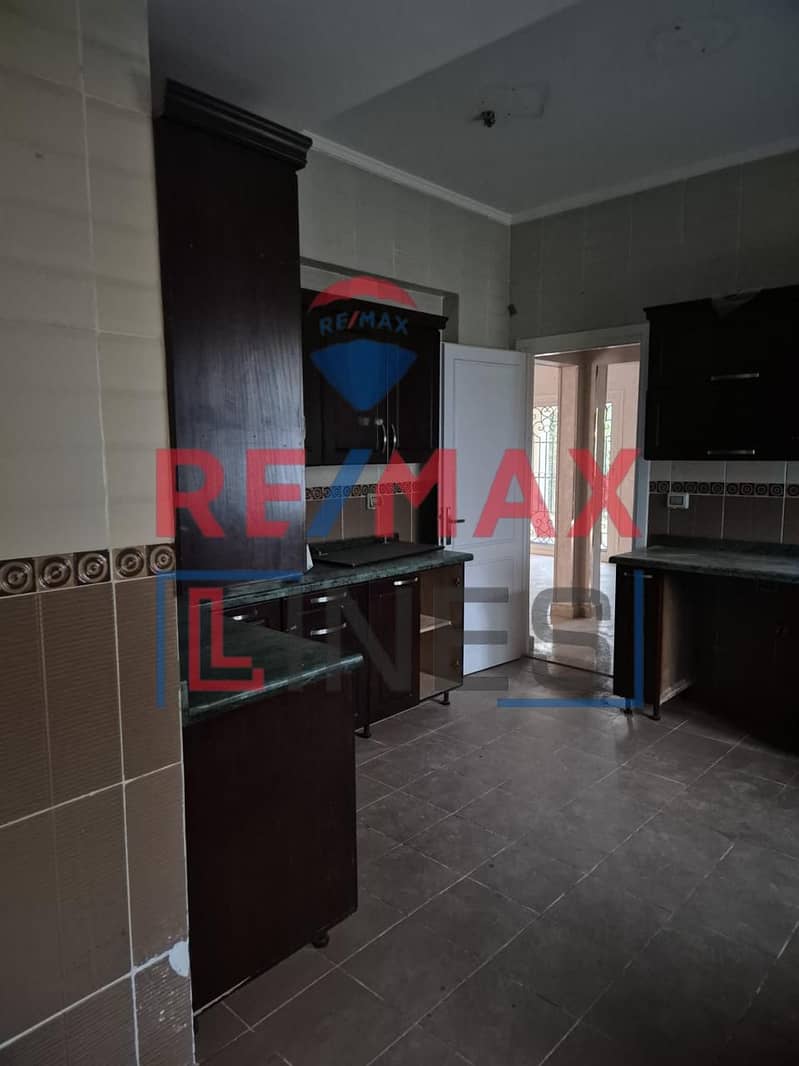 13 bbfa6bb0-ba22-4a5a-bfd7-02af42fb376d. jpg