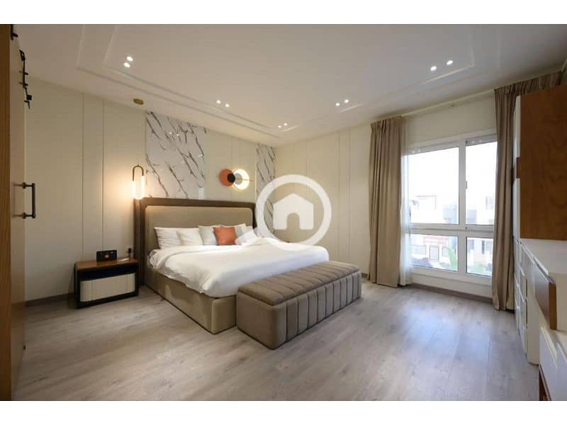 4 7e2527ac-b807-41c9-b099-9b8224f5ed1d. jpg