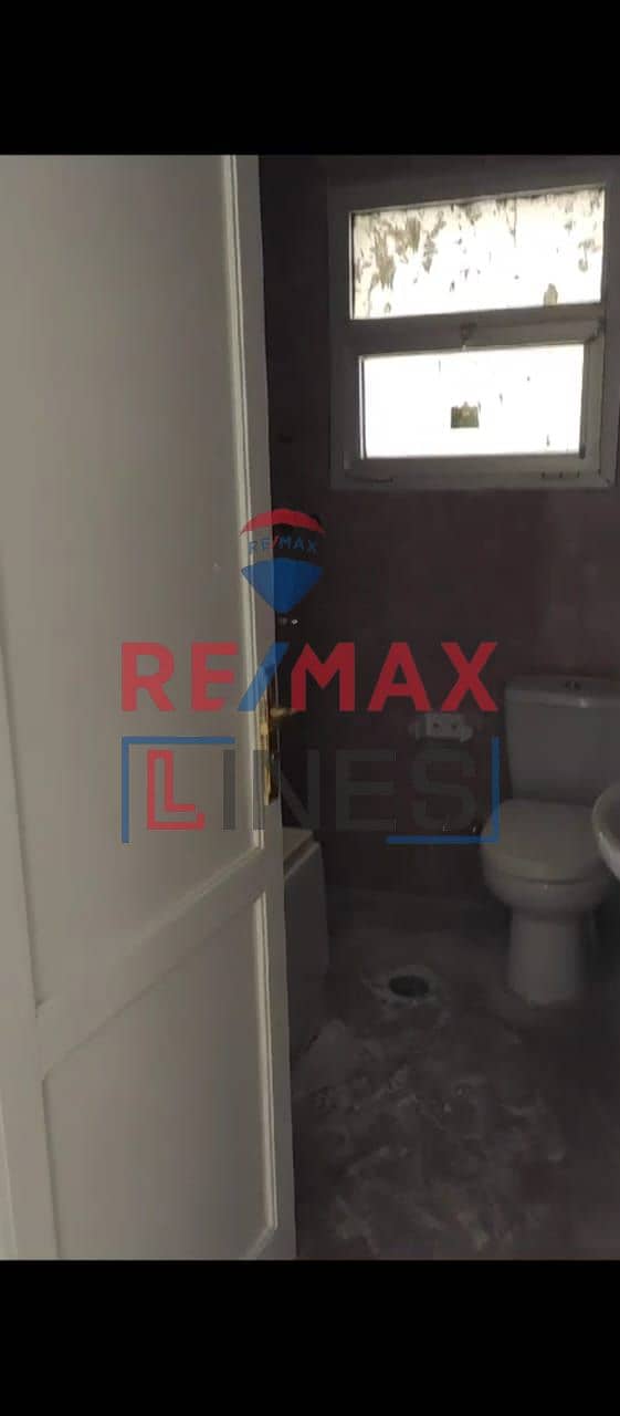 8 5ba889d7-ffdb-4c34-92e1-44d102882cb0. jpg