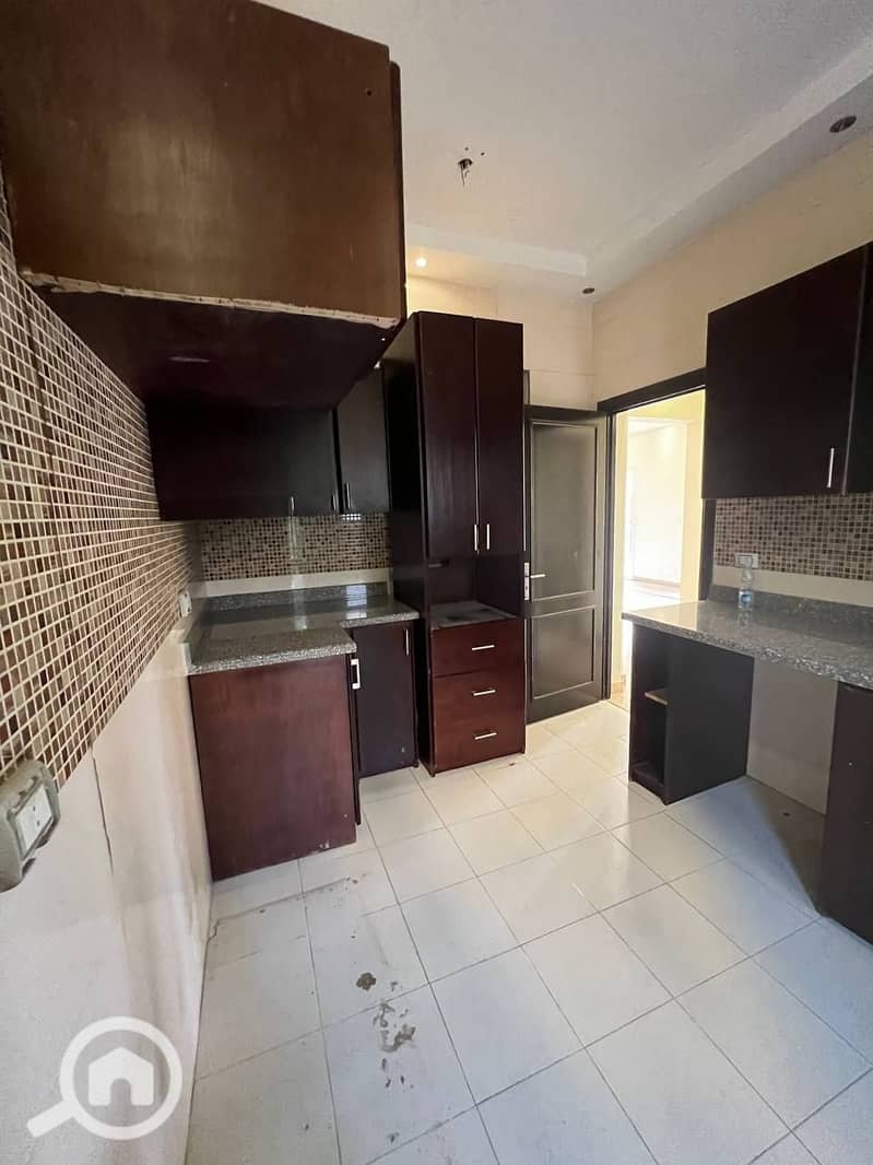 17 427800fc-eac9-42c6-b939-b00042430080. jpg