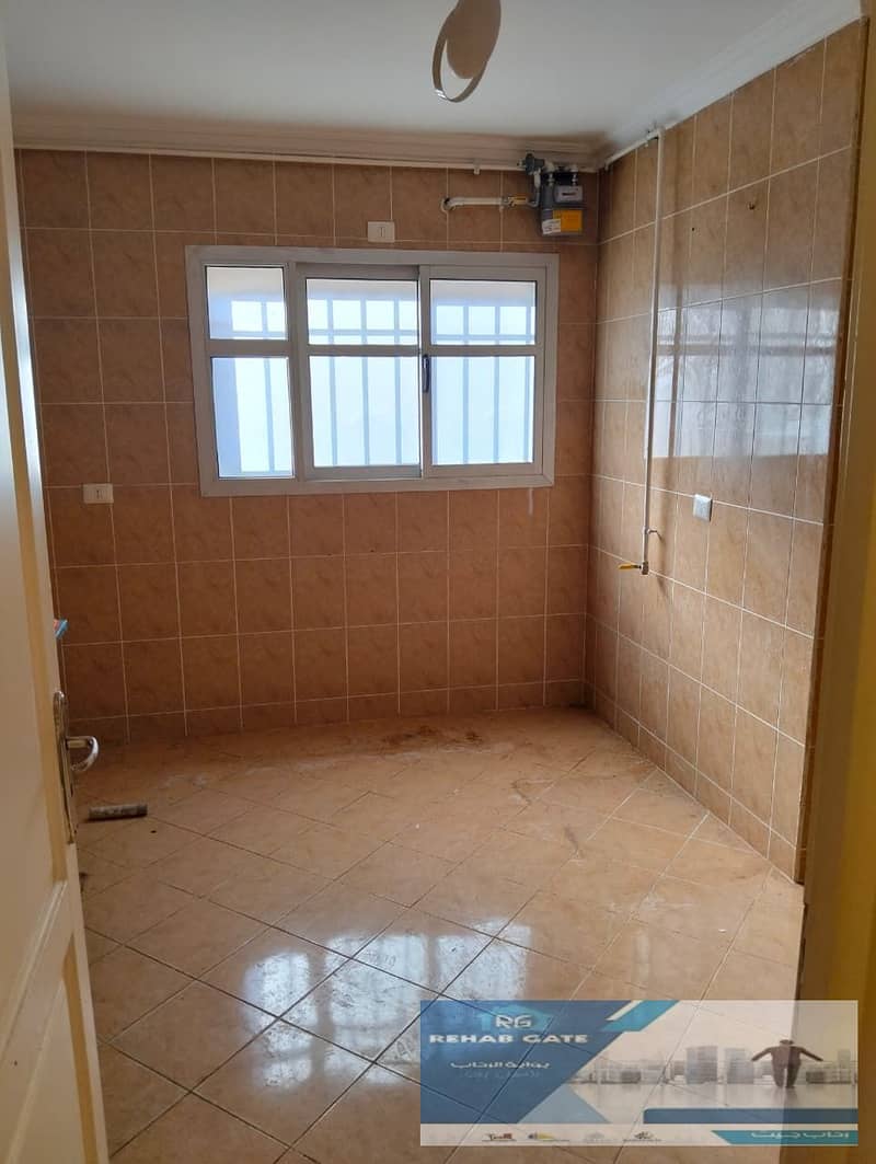 24 a69d5599-04c7-472a-b4a3-02ca1d2ce5b2. jpg