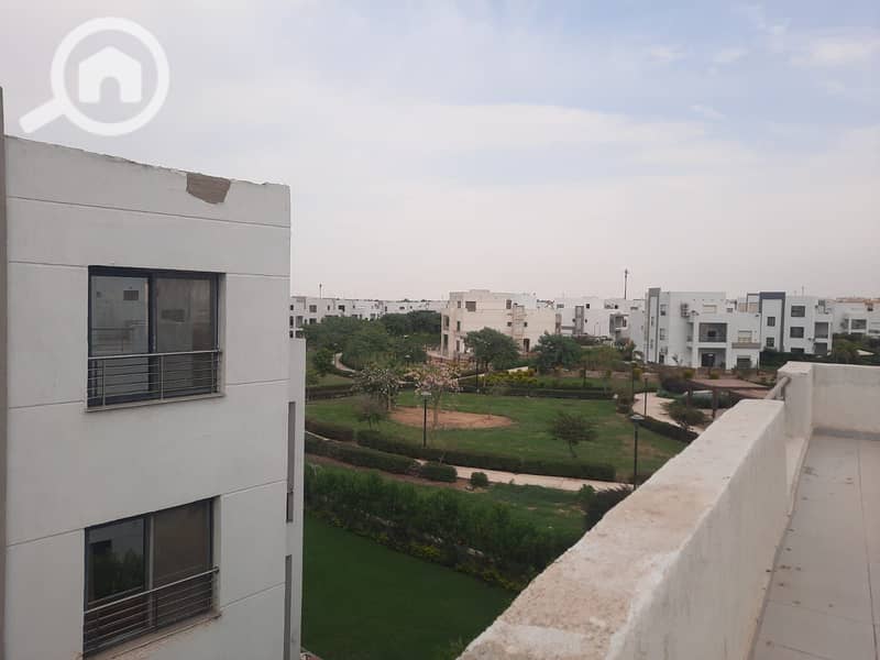 4 5e357220-d493-446b-8fe2-a5a42c6e5c34. jpg