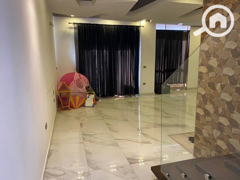 10 6198ac8f-45e3-43b0-a6ae-d62d42c9637d. jpg