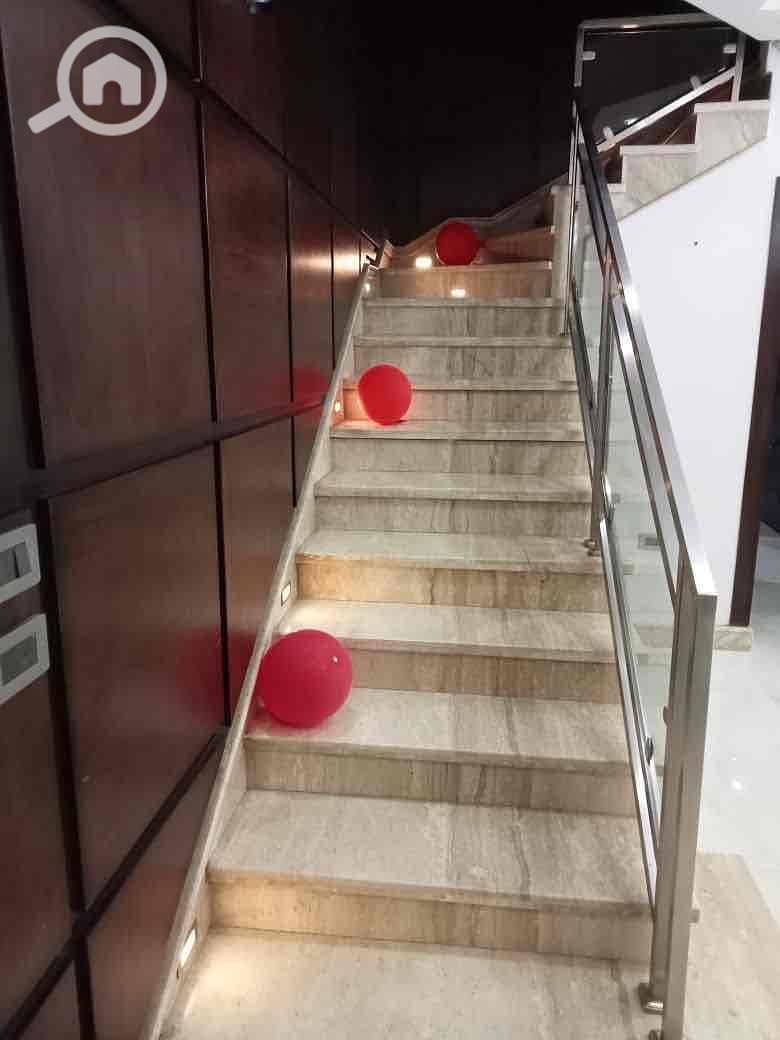 14 05b10d8b-c1e2-435a-a6b2-3a107d37efb4. jpg