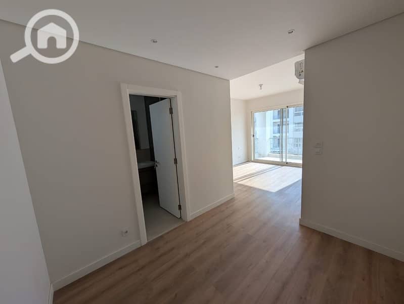 10 035e4ba4-bba2-465a-9cb2-b6531cb794de. jpg