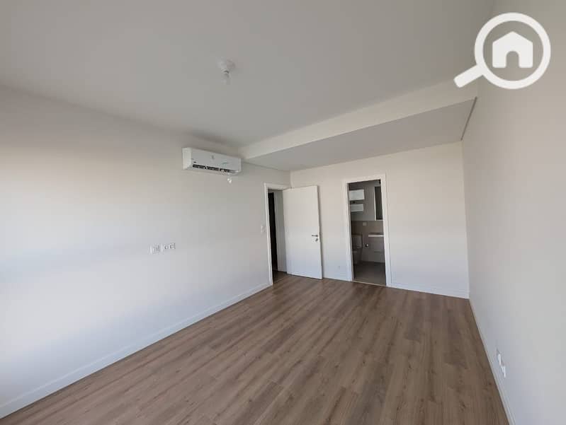 2 4d1a2bed-51be-402a-baa1-62f2676afa9a. jpg