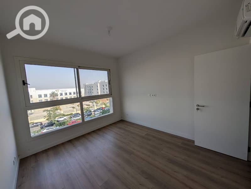 3 efce123a-8a87-44c6-af9d-b3af7cbb2d86. jpg