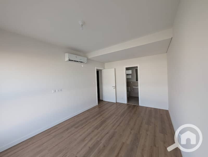 4 53c18045-4630-4db4-877a-f9e8374a99dd. jpg