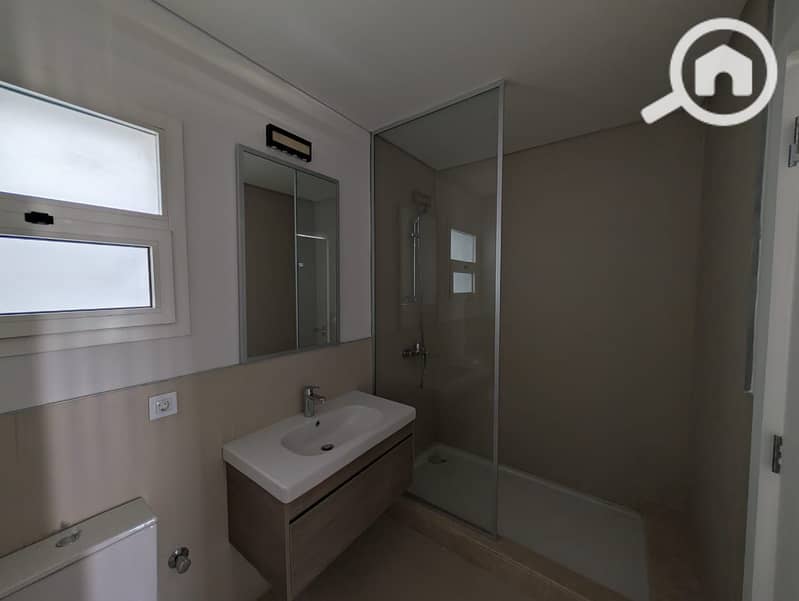 5 090e247b-9bdd-4713-a7b5-4d203c936a46. jpg